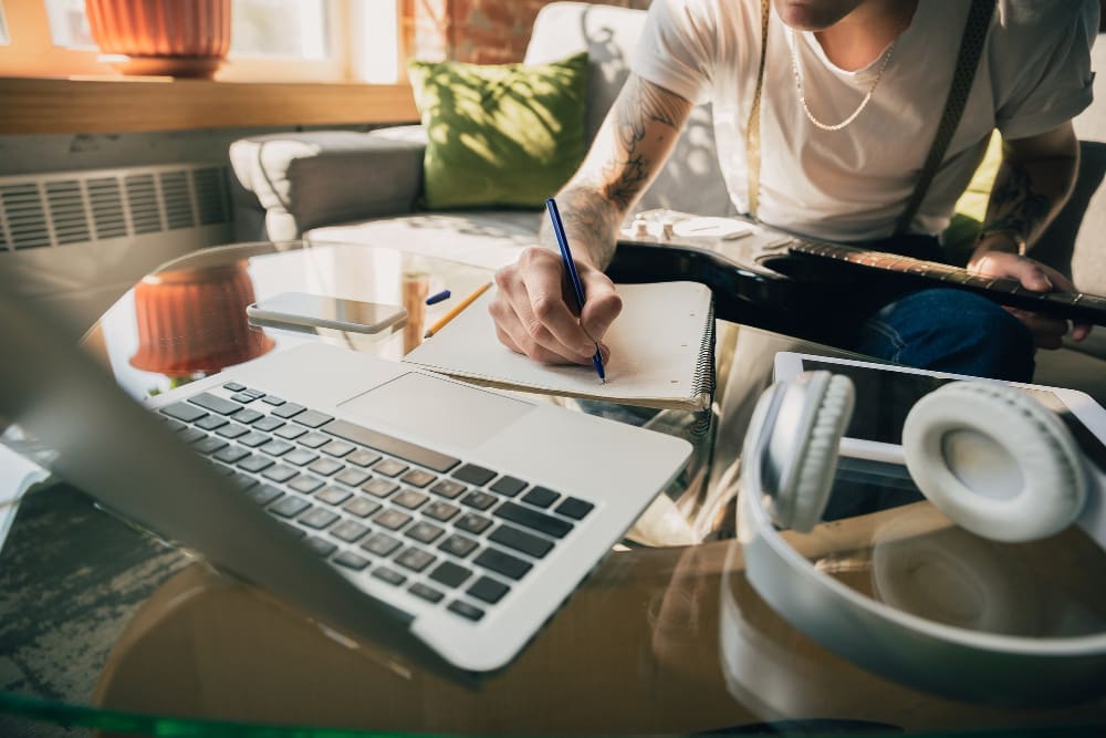 Creating And Selling Online Courses: A Comprehensive Guide